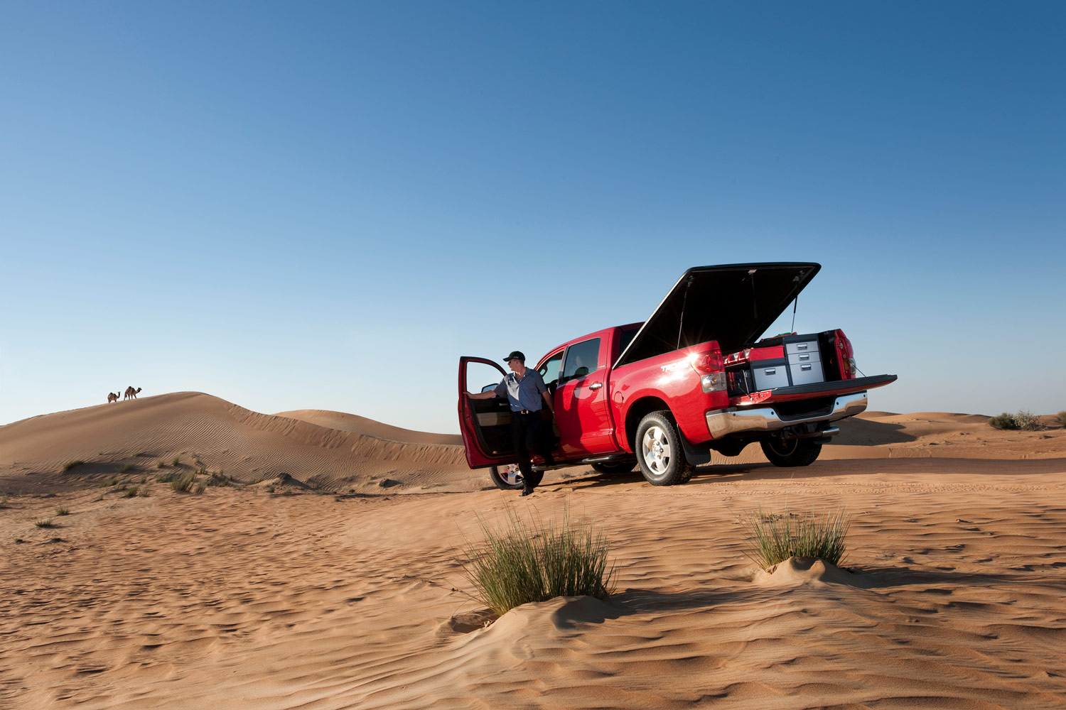 Red service pick-up med Modul-System innredning i ørkenen.